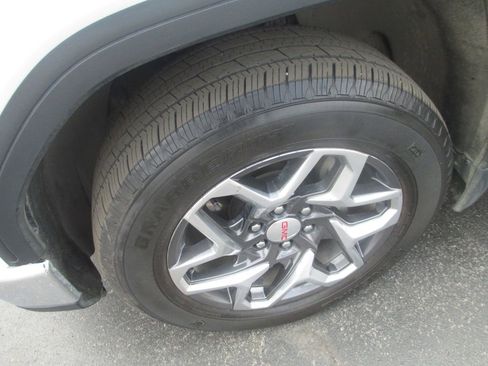 Used 2024 GMC Sierra 1500 SLT w/ SLT Premium Plus Package AWD/4WD image 14