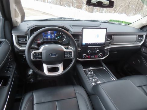 Used 2024 Ford Expedition Max XLT image 4