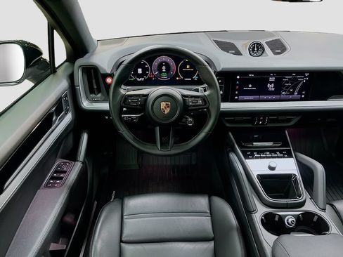 Certified 2025 Porsche Cayenne E-Hybrid Coupe AWD/4WD image 25