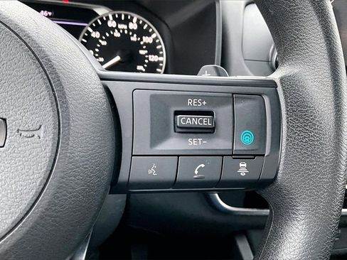 Used 2024 Nissan Rogue SV image 17