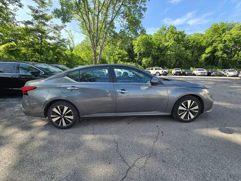 Used 2022 Nissan Altima 2.5 SV FWD image 9