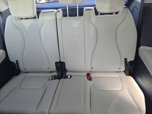 New 2026 Kia Carnival EX FWD image 18