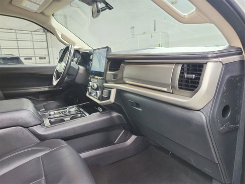 Used 2024 Ford Expedition XLT image 39
