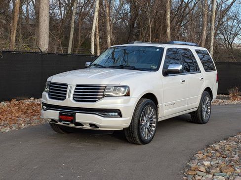 Used 2016 Lincoln Navigator Select image 1