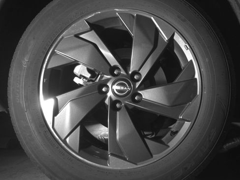 Used 2025 Nissan Rogue SV FWD image 15