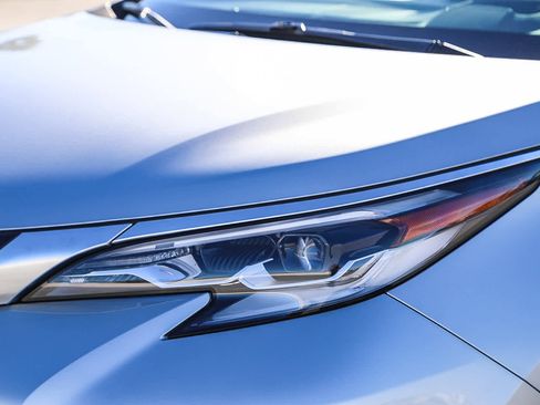 Certified 2023 Toyota Sienna Platinum image 9