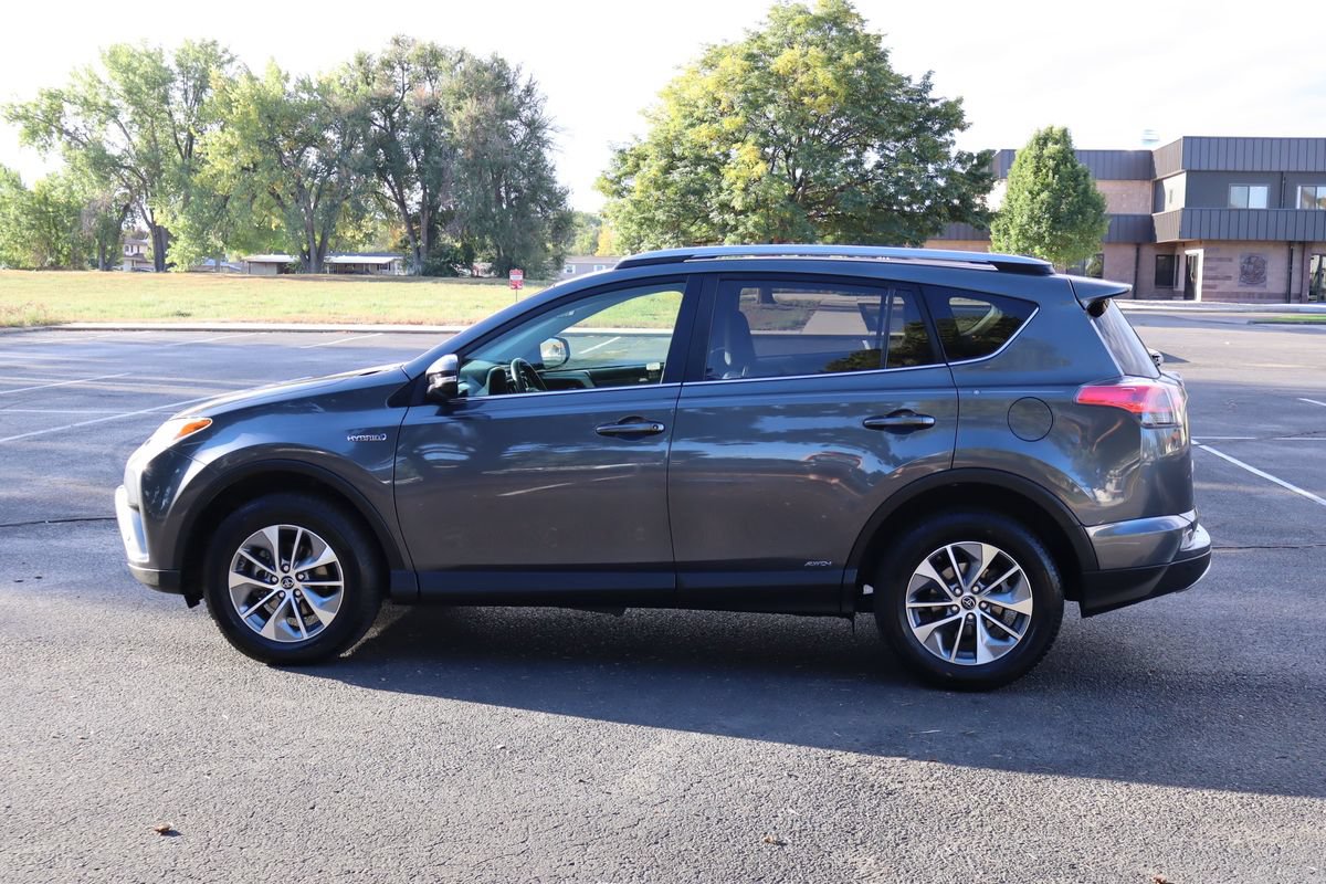 Used 2018 Toyota RAV4 XLE w/ Convenience Package AWD/4WD image 9