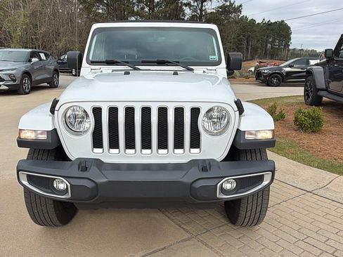 Used 2018 Jeep Wrangler Unlimited Sahara AWD/4WD image 3