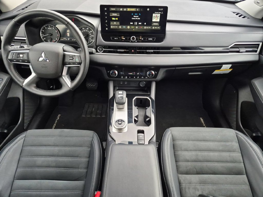 Used 2025 Mitsubishi Outlander SE AWD/4WD image 23