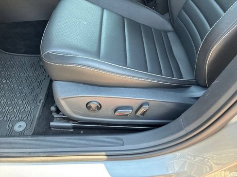 Used 2024 Volkswagen Jetta SE FWD image 13