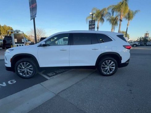 Used 2025 Buick Enclave Preferred image 5