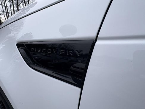 Used 2018 Land Rover Discovery HSE image 16