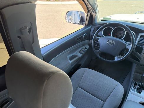 Used 2006 Toyota Tacoma PreRunner image 12