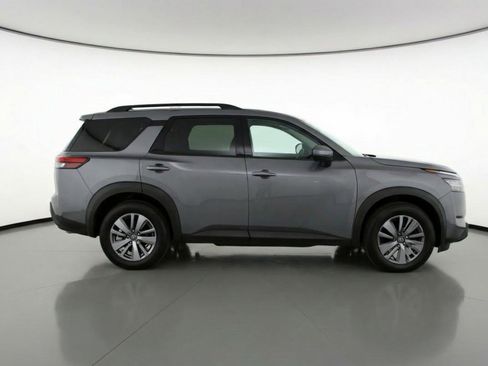 Used 2025 Nissan Pathfinder SV image 11