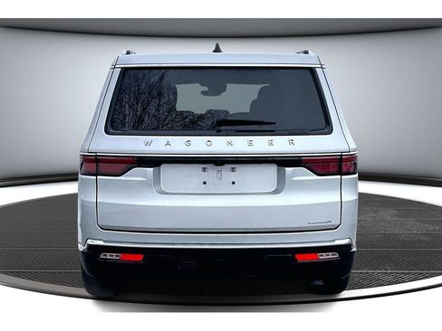 Certified 2024 Jeep Wagoneer Series III AWD/4WD image 6