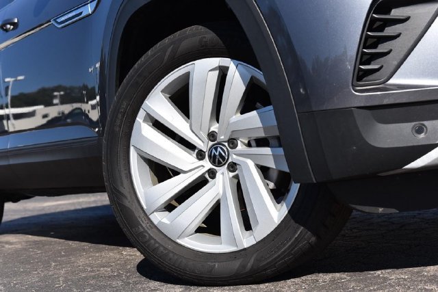 Certified 2023 Volkswagen Atlas Cross Sport SE w/ Panoramic Sunroof Package AWD/4WD image 3