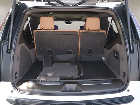 New 2026 Cadillac Escalade ESV Luxury AWD/4WD image 16