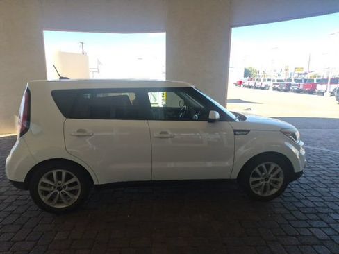 Used 2018 Kia Soul + FWD image 3