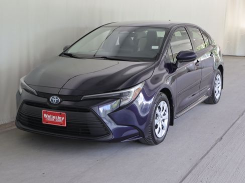 Used 2024 Toyota Corolla LE AWD/4WD image 22