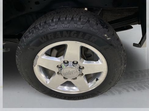 Used 2013 GMC Sierra 2500 SLE w/ SLE Preferred Package AWD/4WD image 18