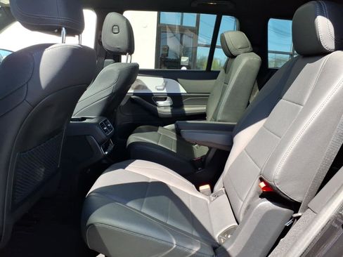 Used 2025 Mercedes-Benz GLS 450 4MATIC image 13
