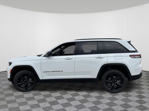 Used 2023 Jeep Grand Cherokee Altitude image 15