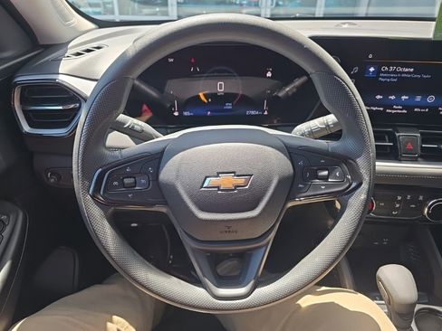 Used 2025 Chevrolet TrailBlazer LT FWD image 17