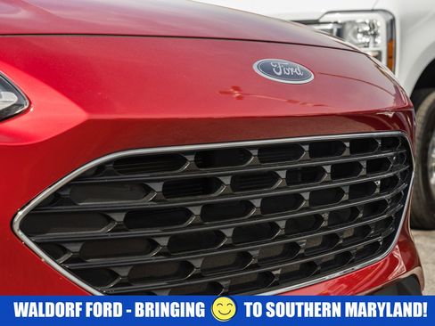 Used 2022 Ford Escape SE w/ SE Sport Appearance Package image 11