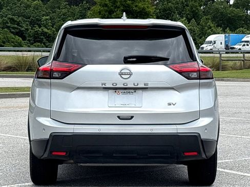 Used 2024 Nissan Rogue SV FWD image 14