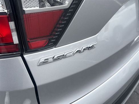 Used 2018 Ford Escape SEL AWD/4WD image 29