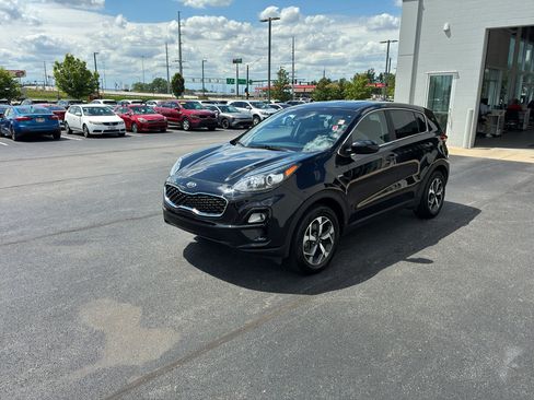 Used 2022 Kia Sportage LX AWD/4WD image 2