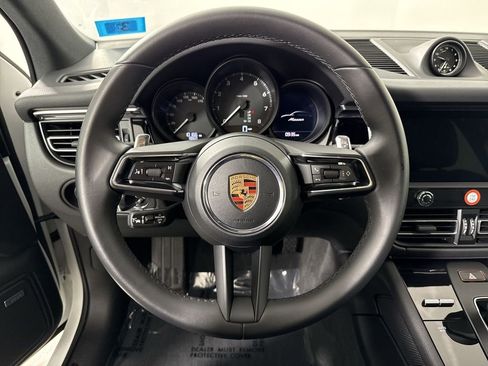 Certified 2025 Porsche Macan image 36
