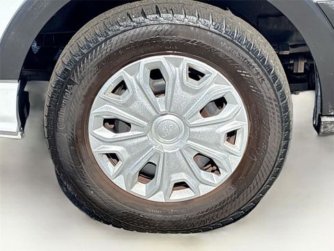 Used 2023 Ford Transit 350 XLT image 32