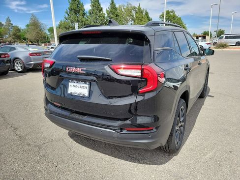 New 2024 GMC Terrain SLT w/ Infotainment Package II AWD/4WD image 12