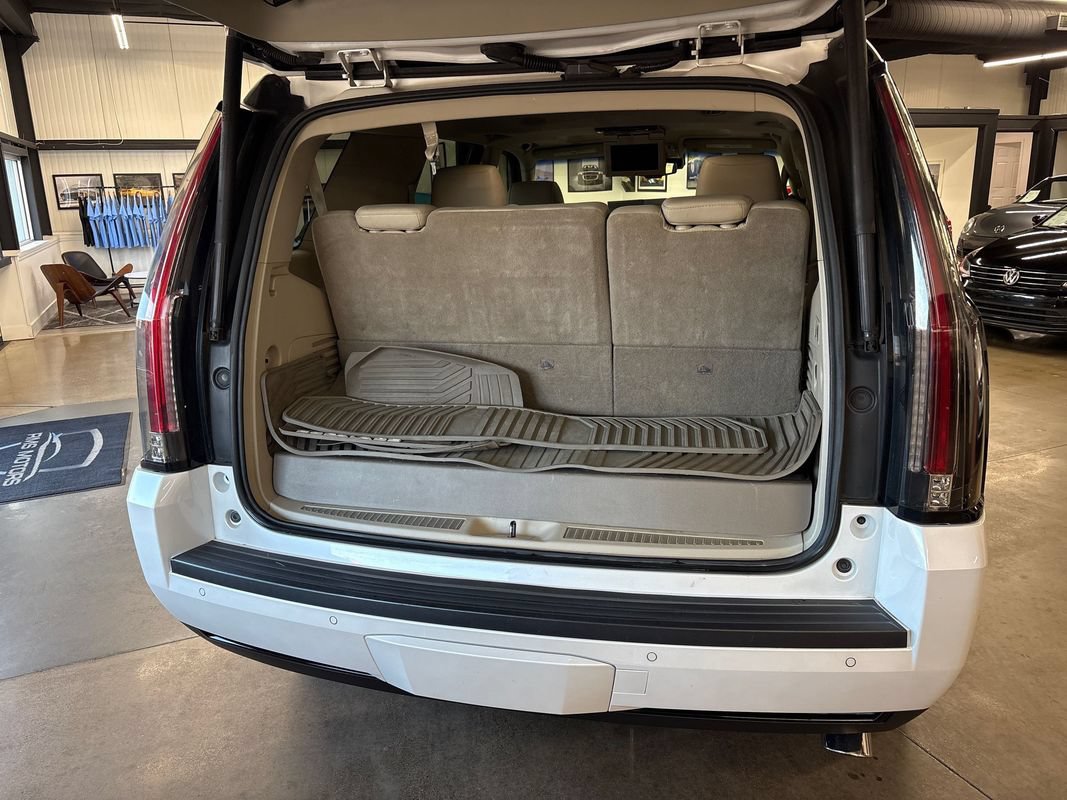 Used 2016 Cadillac Escalade Premium AWD/4WD image 44