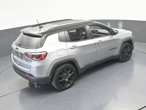 Used 2022 Jeep Compass Latitude FWD image 46