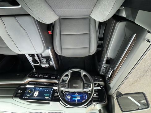 Used 2024 Chevrolet Silverado 1500 LT Trail Boss w/ Convenience Package II image 13