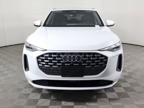 Used 2025 Audi Q5 Premium w/ Convenience Package image 3