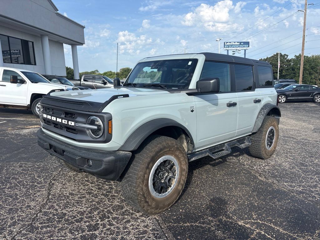 Used 2022 Ford Bronco Big Bend w/ Sasquatch Package AWD/4WD image 3