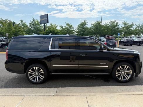 Used 2019 GMC Yukon XL Denali w/ Denali Ultimate Package AWD/4WD image 8