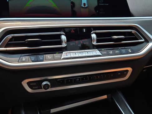 Used 2021 BMW X7 M50i AWD/4WD image 31