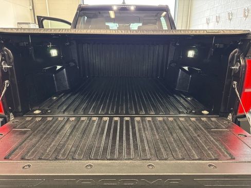 Used 2025 Toyota Tacoma SR5 AWD/4WD image 18