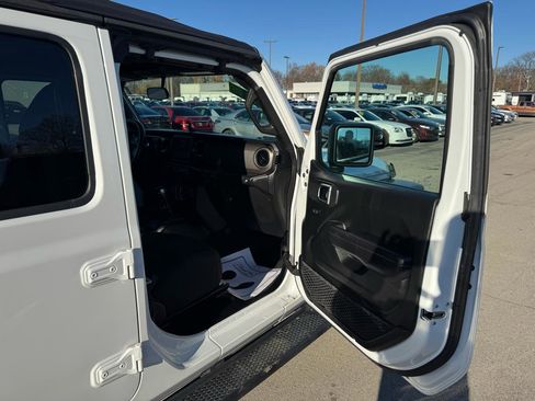 Used 2018 Jeep Wrangler Unlimited Sport S AWD/4WD image 9