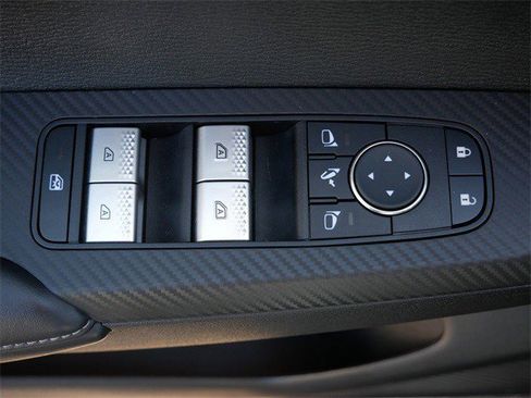 Used 2025 Mitsubishi Outlander SE image 18