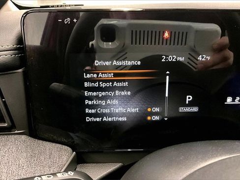 Used 2025 Nissan Kicks SV image 32