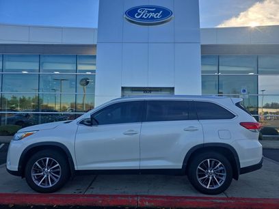 Used 2019 Toyota Highlander SE