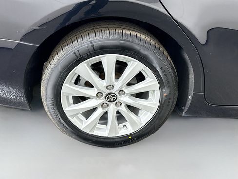 Used 2020 Toyota Camry LE image 32