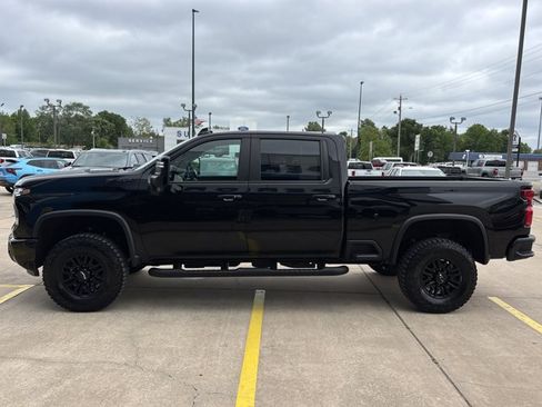 Used 2024 Chevrolet Silverado 2500 ZR2 w/ Technology Package AWD/4WD image 8