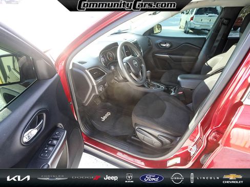 Used 2019 Jeep Cherokee Latitude w/ Popular Appearance Group image 11