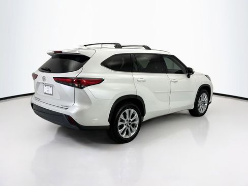 Used 2023 Toyota Highlander Limited FWD image 5